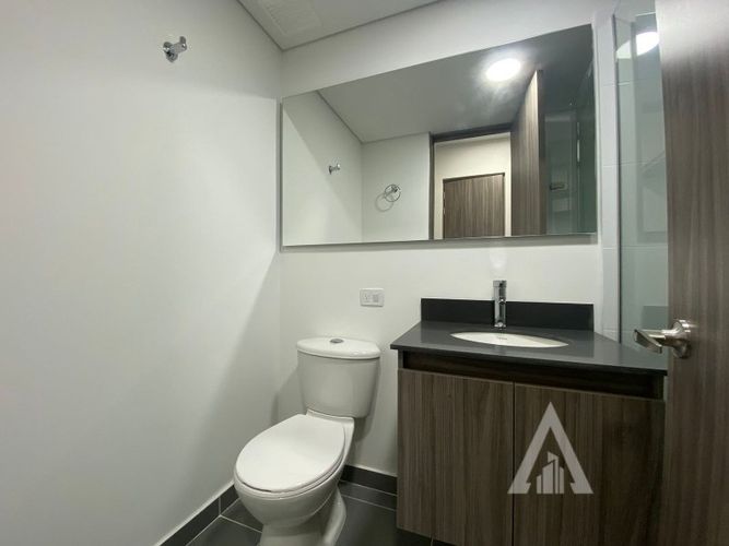 Apartamento de 3 alcobas en arriendo en Granizal, Medellín, 77 m² · foto 7 de 15