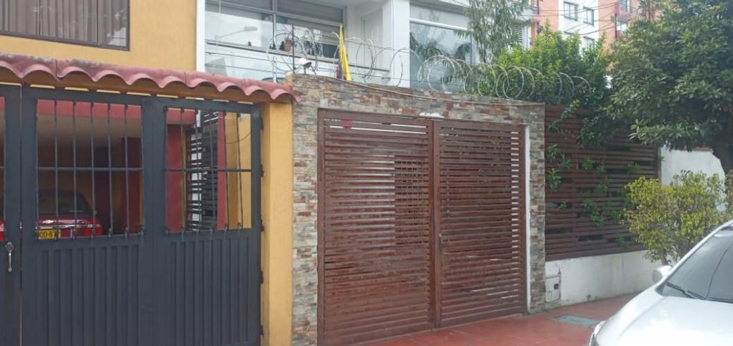 Casa de 5 alcobas en venta en Capri, Bogotá, 240 m² · foto 2 de 12