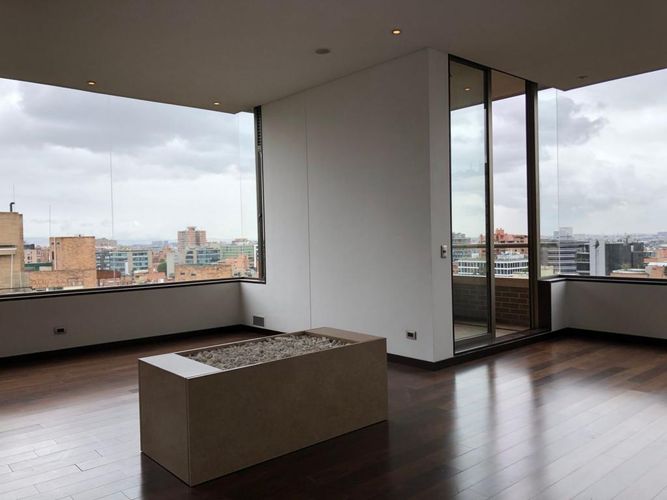 Apartamento de 3 alcobas en venta en La Cabrera, Bogotá, 256 m² · foto 3 de 24