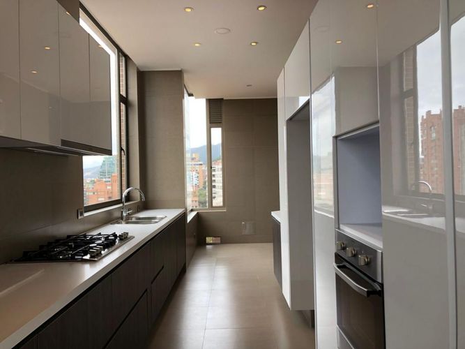 Apartamento de 3 alcobas en venta en La Cabrera, Bogotá, 256 m² · foto 4 de 24