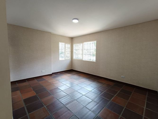 Casa de 4 alcobas en venta en Santa Rita, Cali, 350 m² · foto 3 de 24