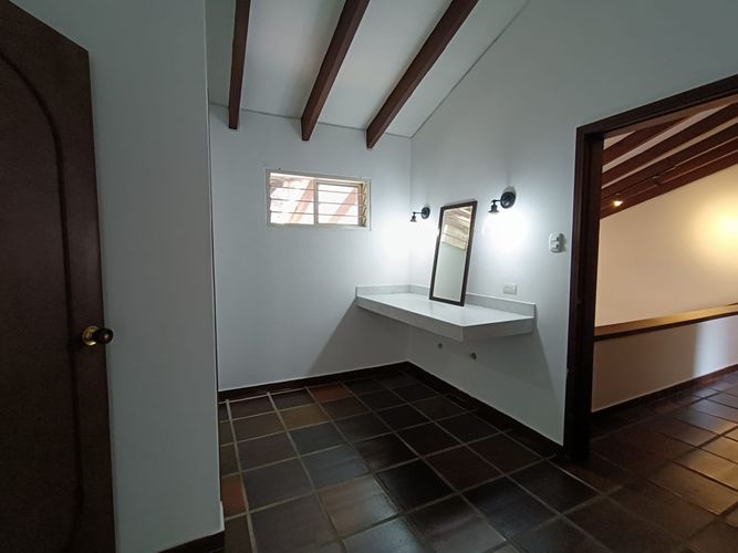 Casa de 4 alcobas en venta en Santa Rita, Cali, 350 m² · foto 23 de 24