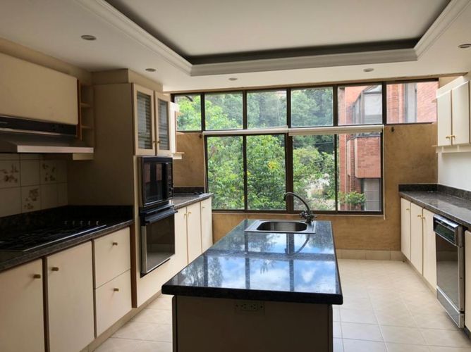 Apartamento de 4 alcobas en venta en Niza Suba, Bogotá, 481 m² · foto 2 de 24