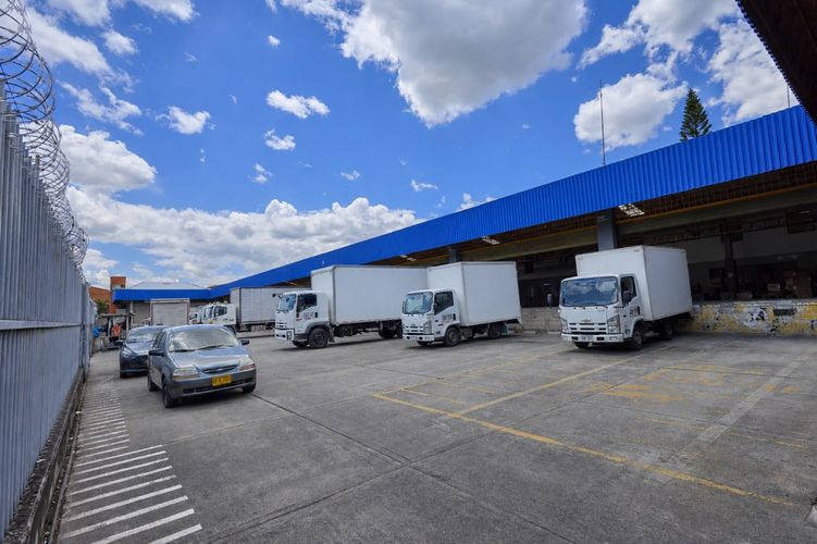Bodega en arriendo en Cristo Rey, Medellín, 2774 m² · foto 4 de 4