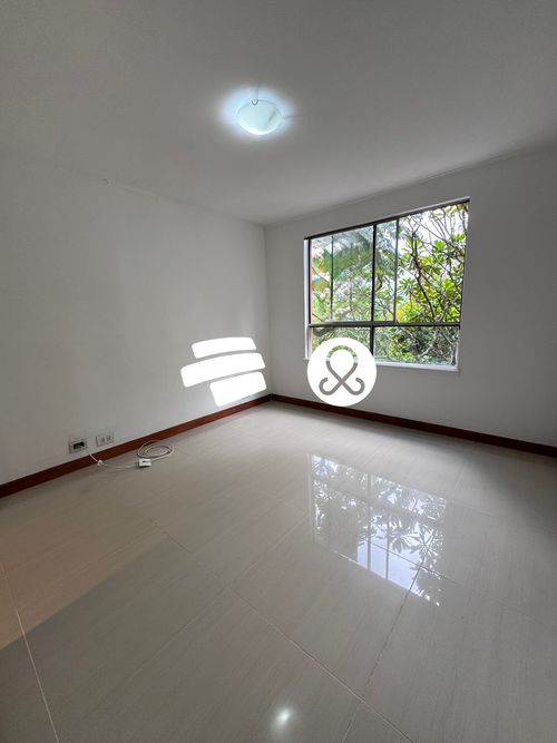 Apartamento de 3 alcobas en venta en El Tesoro, Medellín, 87 m² · foto 4 de 19