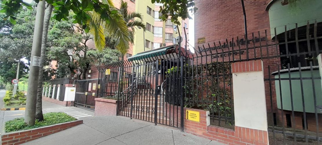 Apartamento de 3 alcobas en venta en Quintas De Don Simon, Cali, 134 m² · foto 2 de 24