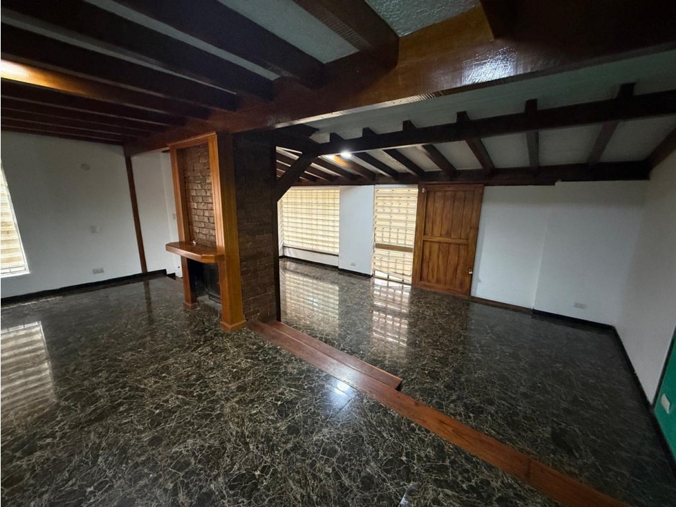 Casa en venta en Caobos Salazar, Bogotá · foto 2 de 24