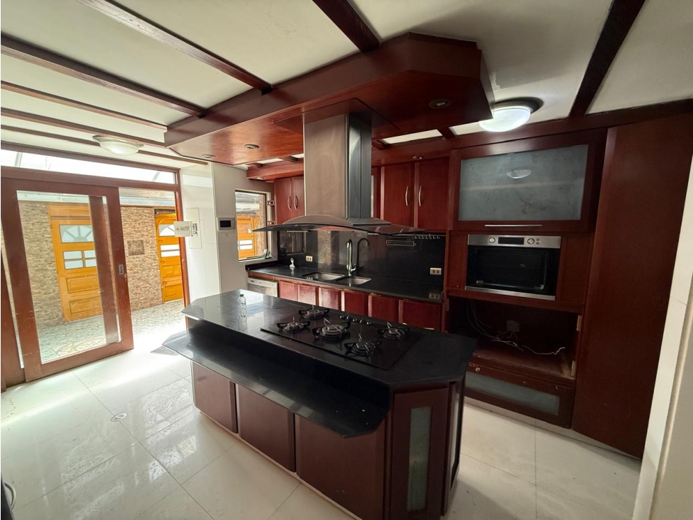 Casa en venta en Caobos Salazar, Bogotá · foto 6 de 24