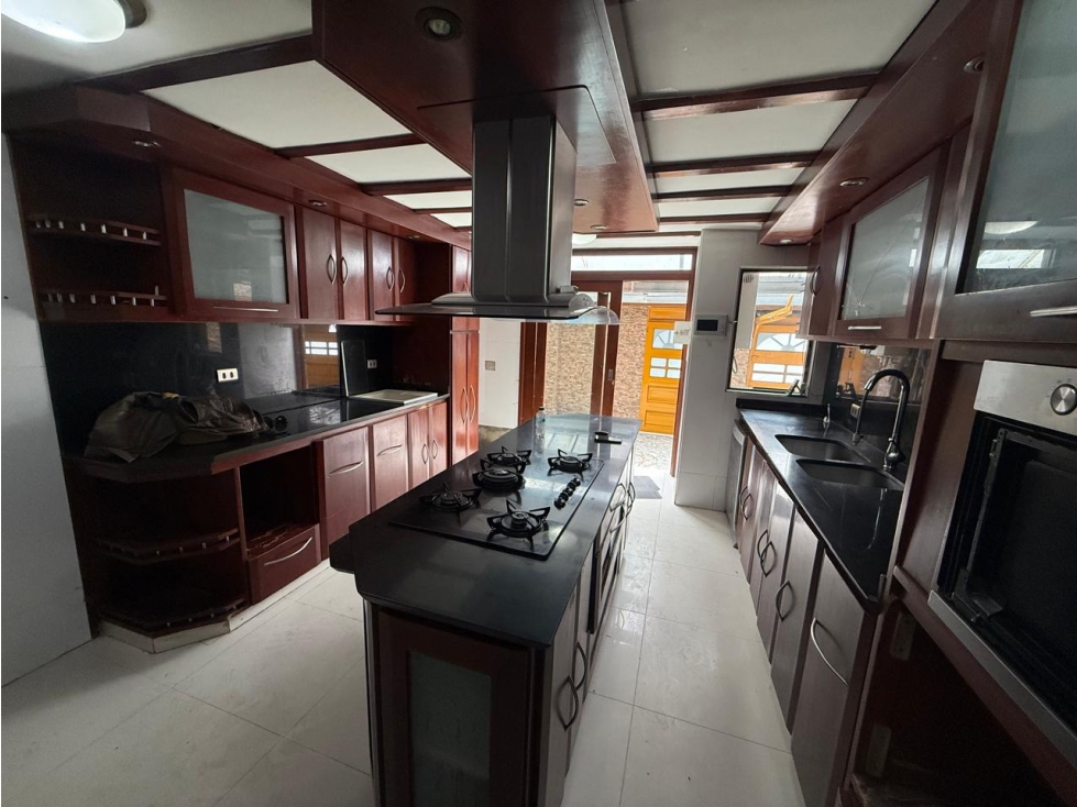 Casa en venta en Caobos Salazar, Bogotá · foto 7 de 24