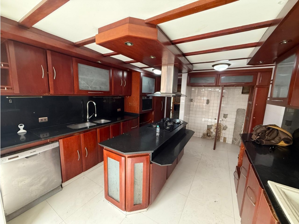 Casa en venta en Caobos Salazar, Bogotá · foto 8 de 24