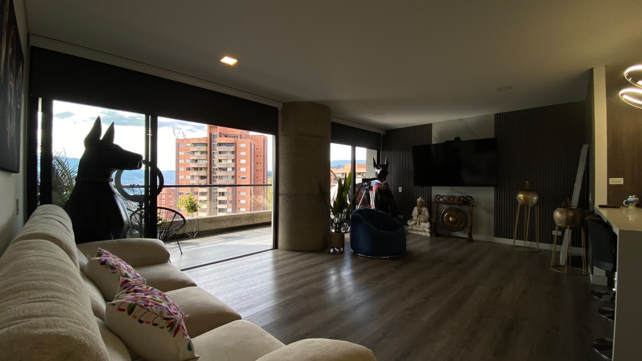 Apartamento en arriendo en El Poblado, Medellín · foto 2 de 19