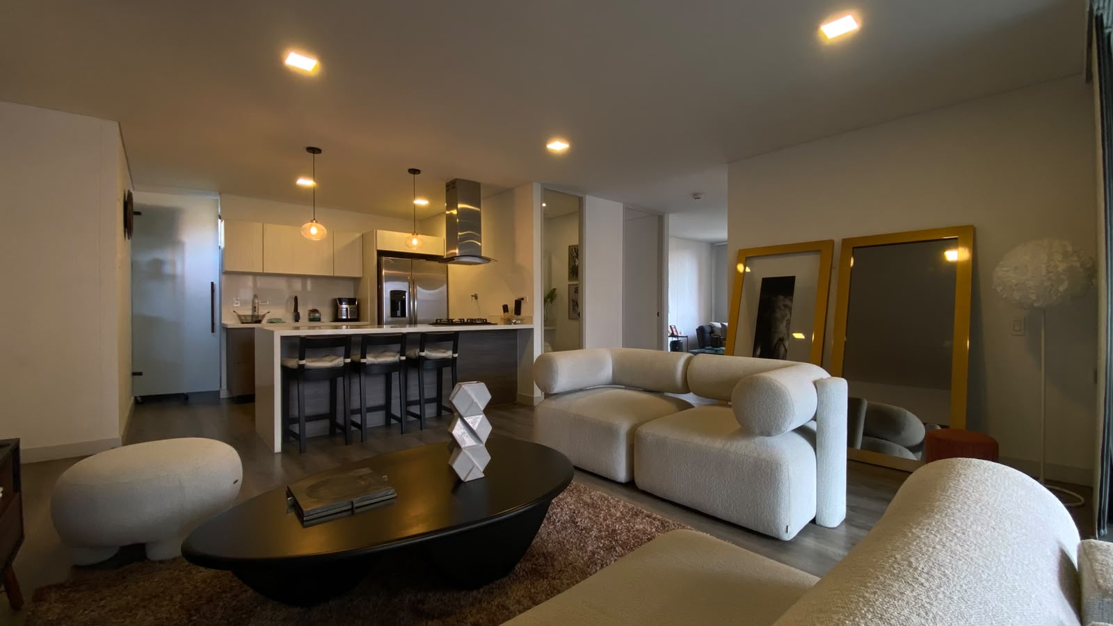 Apartamento en arriendo en El Poblado, Medellín · foto 2 de 15