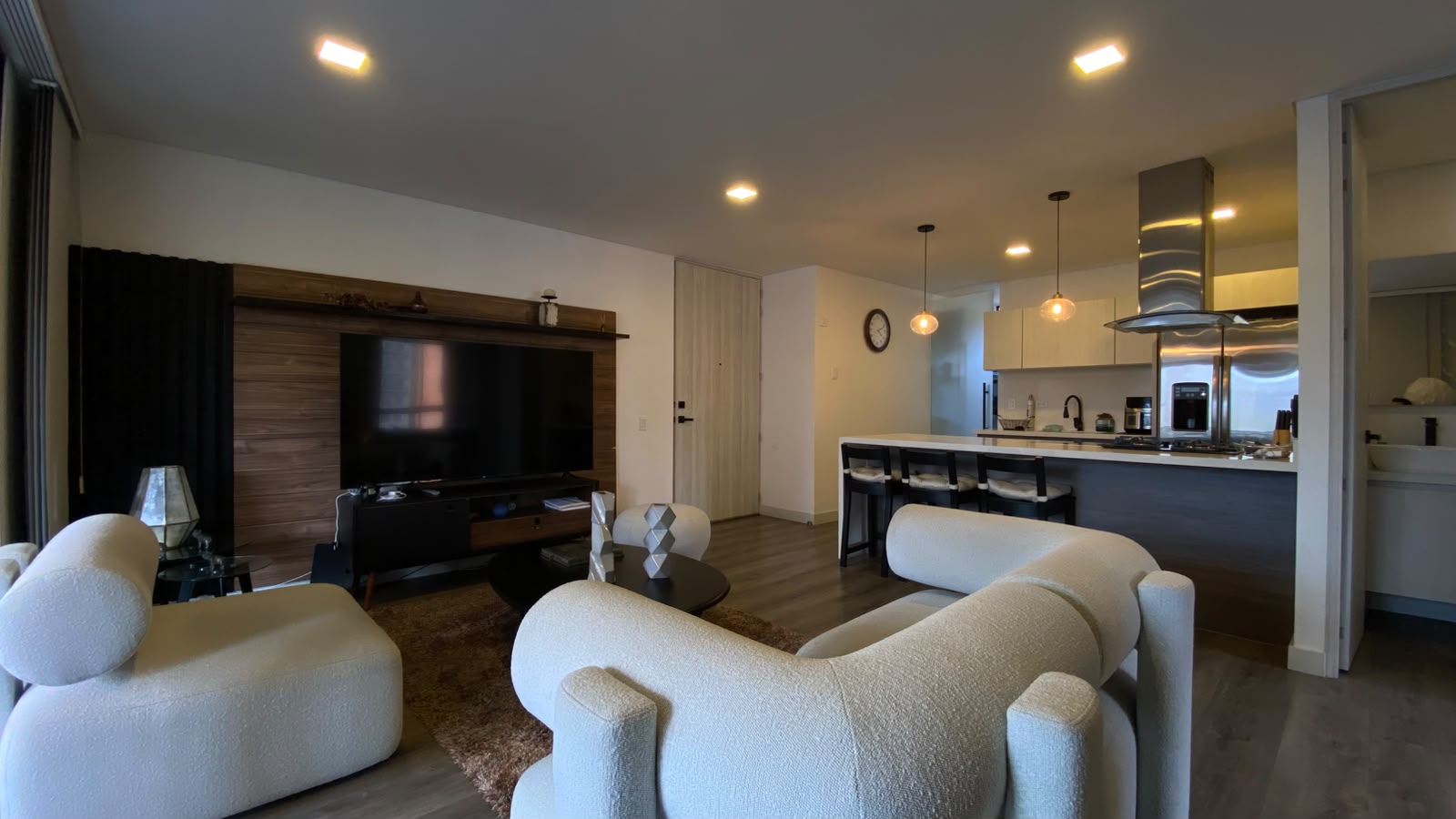 Apartamento en arriendo en El Poblado, Medellín · foto 3 de 15