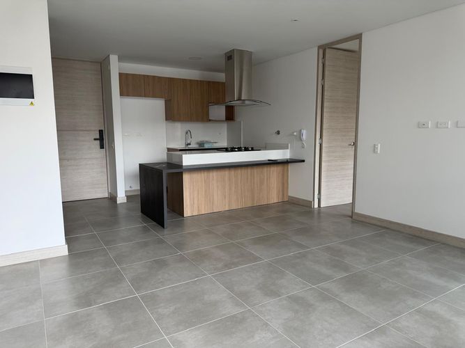 Apartamento de 2 alcobas en arriendo en Los Balsos, Medellín, 90 m² · foto 4 de 11