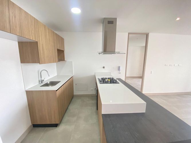 Apartamento de 2 alcobas en arriendo en Los Balsos, Medellín, 90 m² · foto 5 de 11