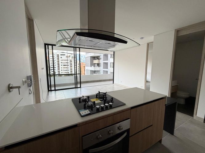 Apartamento de 2 alcobas en arriendo en Los Balsos, Medellín, 90 m² · foto 6 de 11