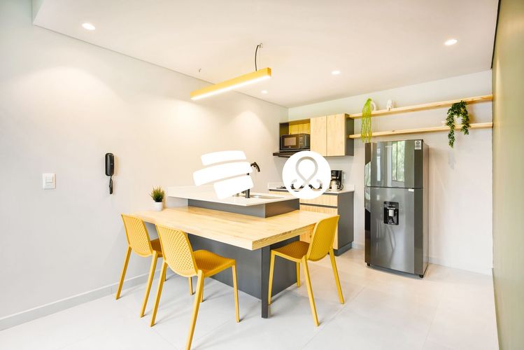 Edificio en venta en Laureles, Medellín, 1630 m² · foto 11 de 16