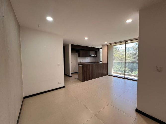 Apartamento de 3 alcobas en arriendo en El Poblado, Medellín, 80 m² · foto 2 de 14