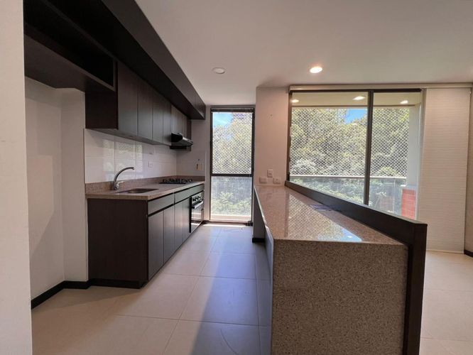 Apartamento de 3 alcobas en arriendo en El Poblado, Medellín, 80 m² · foto 3 de 14