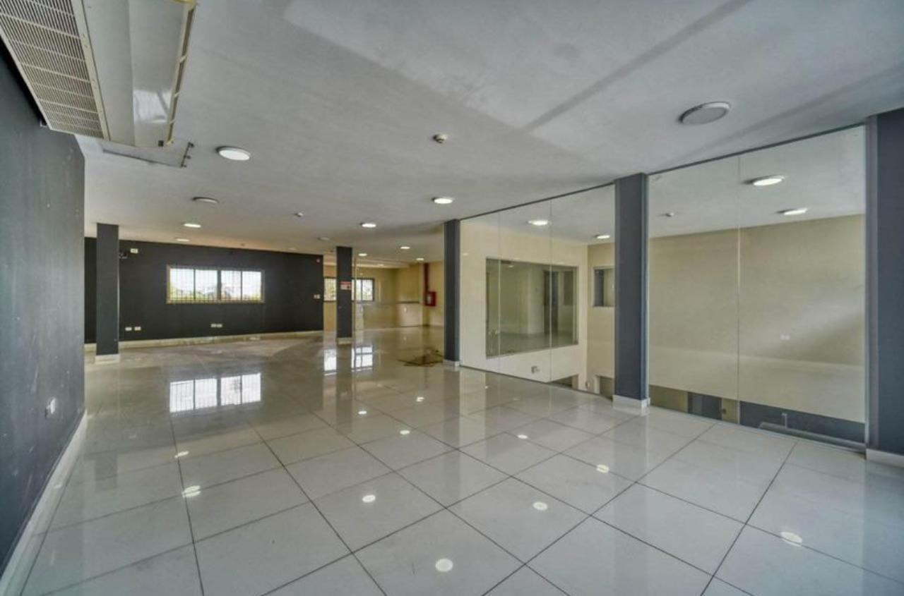 EN VENTA IMPONENTE LOCAL COMERCIAL SOBRE AVDA.MARISCAL LOPEZ — foto 2