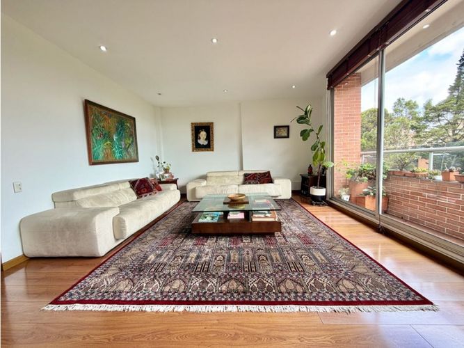Apartamento de 3 alcobas en venta en Los Rosales, Bogotá, 191 m² · foto 2 de 22