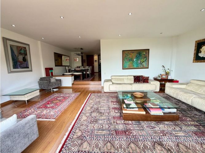 Apartamento de 3 alcobas en venta en Los Rosales, Bogotá, 191 m² · foto 3 de 22