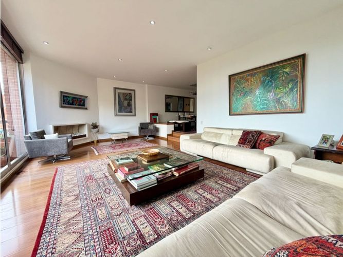 Apartamento de 3 alcobas en venta en Los Rosales, Bogotá, 191 m² · foto 4 de 22