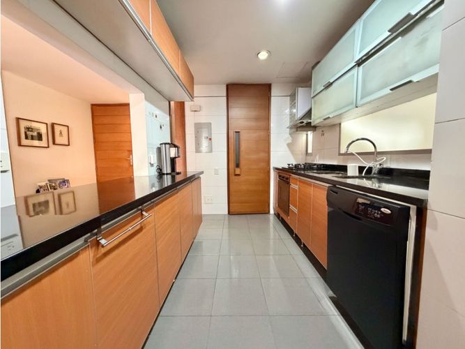 Apartamento de 3 alcobas en venta en Los Rosales, Bogotá, 191 m² · foto 8 de 22
