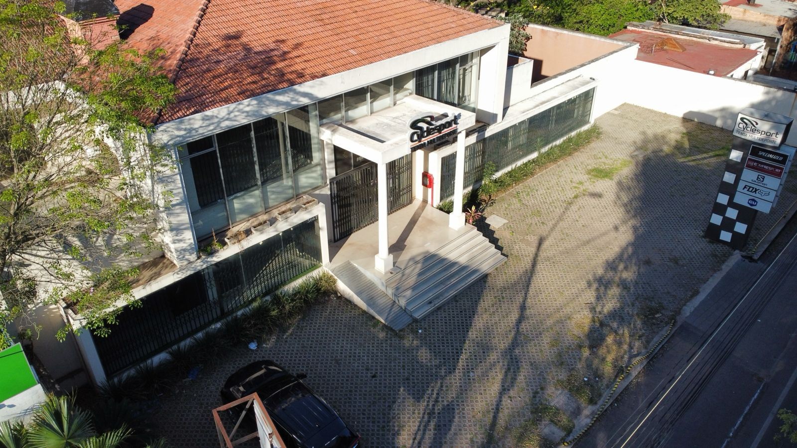 Oportunidad de Inversión: Local Comercial en Venta Sobre importante Avenida, zona de alto tránsito vehicular — foto 3
