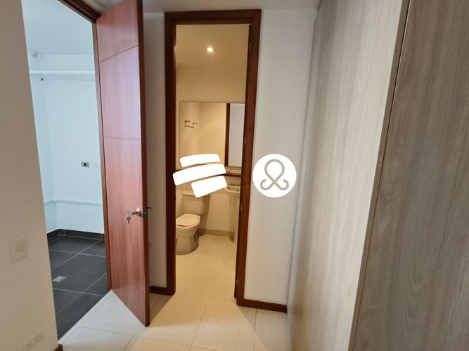 Apartamento de 4 alcobas en venta en El Poblado, Medellín, 200 m² · foto 19 de 24