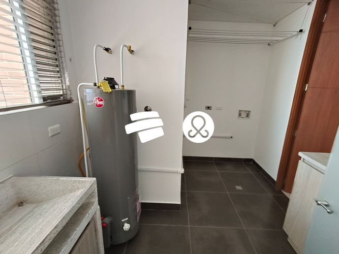 Apartamento de 4 alcobas en venta en El Poblado, Medellín, 200 m² · foto 23 de 24