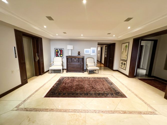 Apartamento de 4 alcobas en venta en Montearroyo, Bogotá, 392 m² · foto 3 de 14