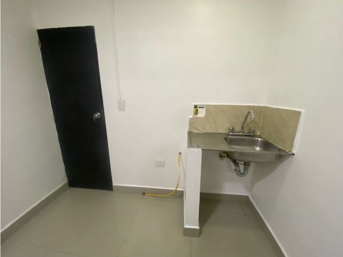 Local en arriendo en Estadio, Medellín, 33 m² · foto 3 de 9