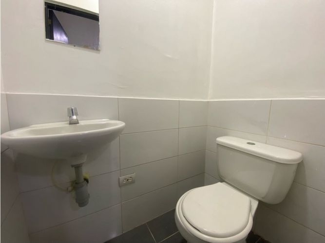 Local en arriendo en Estadio, Medellín, 33 m² · foto 4 de 9