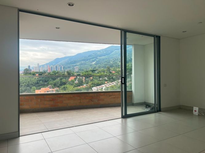 Apartamento de 2 alcobas en arriendo en Loma Del Esmeraldal, Envigado, 86 m² · foto 2 de 15