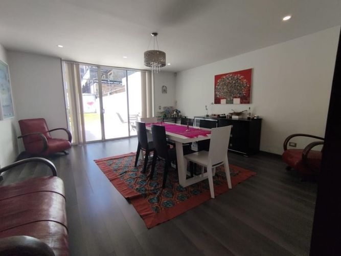 Casa de 5 alcobas en venta en Chicó Navarra, Bogotá, 736 m² · foto 3 de 11