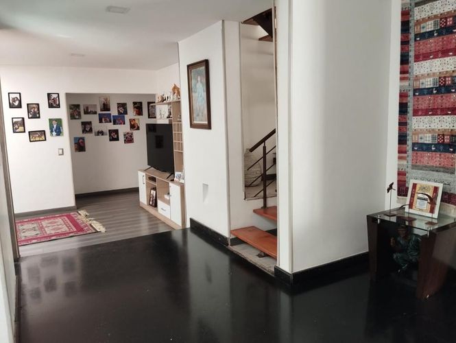 Casa de 5 alcobas en venta en Chicó Navarra, Bogotá, 736 m² · foto 4 de 11