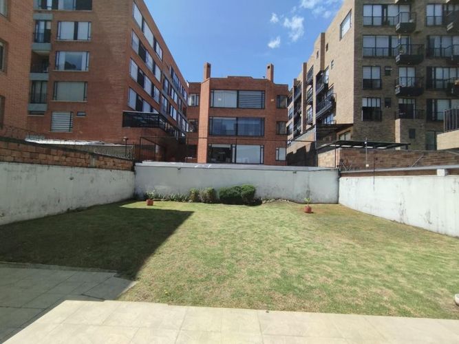 Casa de 5 alcobas en venta en Chicó Navarra, Bogotá, 736 m² · foto 7 de 11