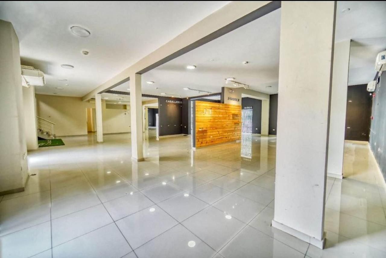 VENDO LOCAL COMERCIAL EN ZONA DE ALTO TRANSITO Y VISIBILIDAD | Avda. Mariscal López — foto 3