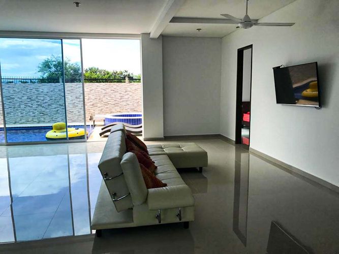 Casa de 3 alcobas en venta en Girardot, Girardot, 356 m² · foto 3 de 14