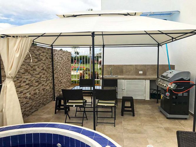 Casa de 3 alcobas en venta en Girardot, Girardot, 356 m² · foto 8 de 14