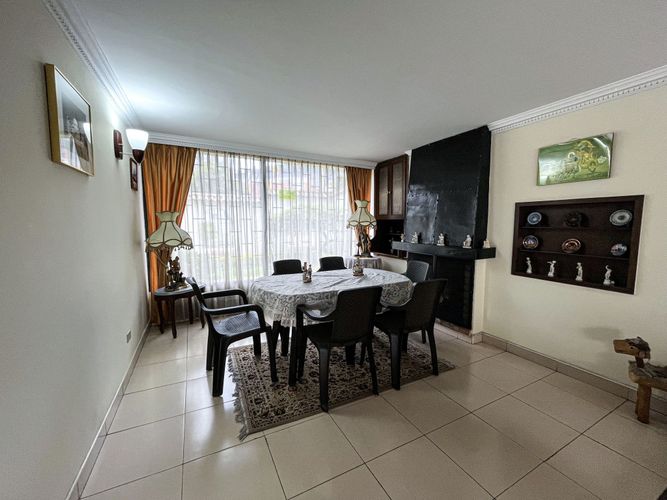 Casa de 4 alcobas en venta en Santa Ana, Bogotá, 290 m² · foto 3 de 12