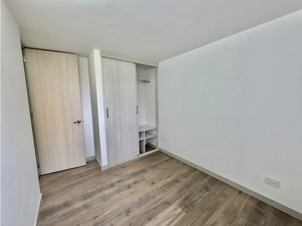 Apartamento en venta en Loma de los bernal, Medellín 4