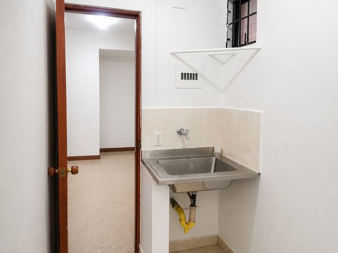 Local en arriendo en Laureles, Medellín, 38 m² · foto 3 de 8