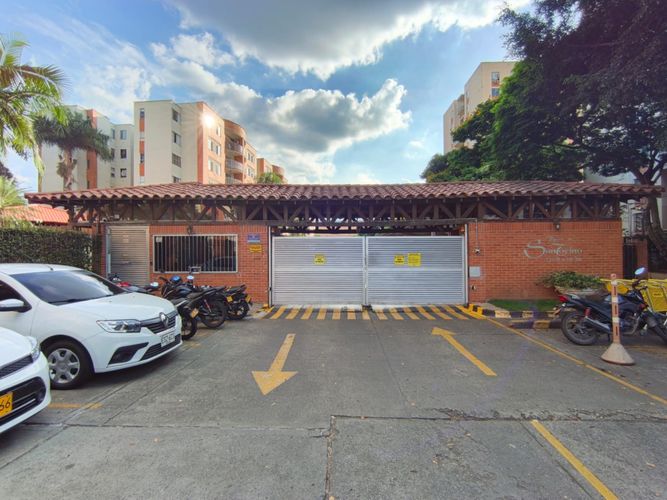 Apartamento de 3 alcobas en venta en Quintas De Don Simon, Cali, 84 m² · foto 2 de 24