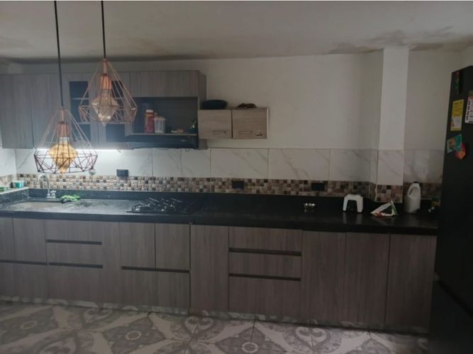 Casa de 7 alcobas en venta en Manrique Oriental, Medellín, 119 m² · foto 2 de 22