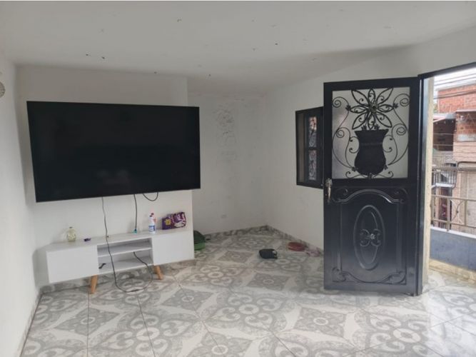 Casa de 7 alcobas en venta en Manrique Oriental, Medellín, 119 m² · foto 5 de 22