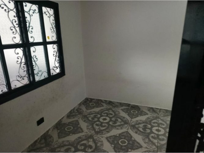Casa de 7 alcobas en venta en Manrique Oriental, Medellín, 119 m² · foto 10 de 22