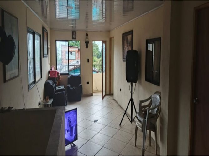 Casa de 7 alcobas en venta en Manrique Oriental, Medellín, 119 m² · foto 16 de 22