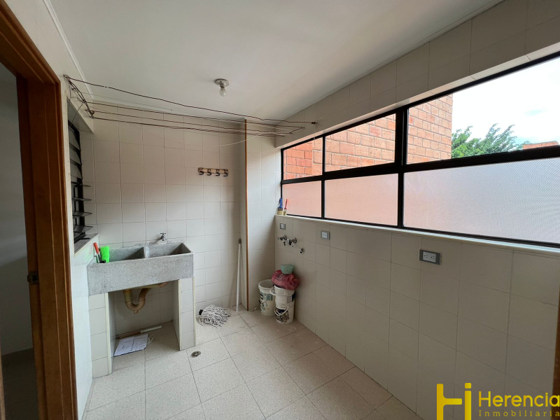Apartamento en arriendo en Laureles, Medellín · foto 22 de 23